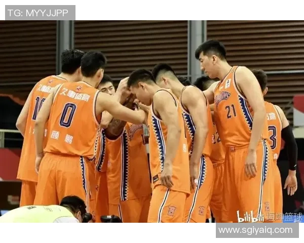 上海篮球队以56分领跑世锦赛积分榜展现强劲实力